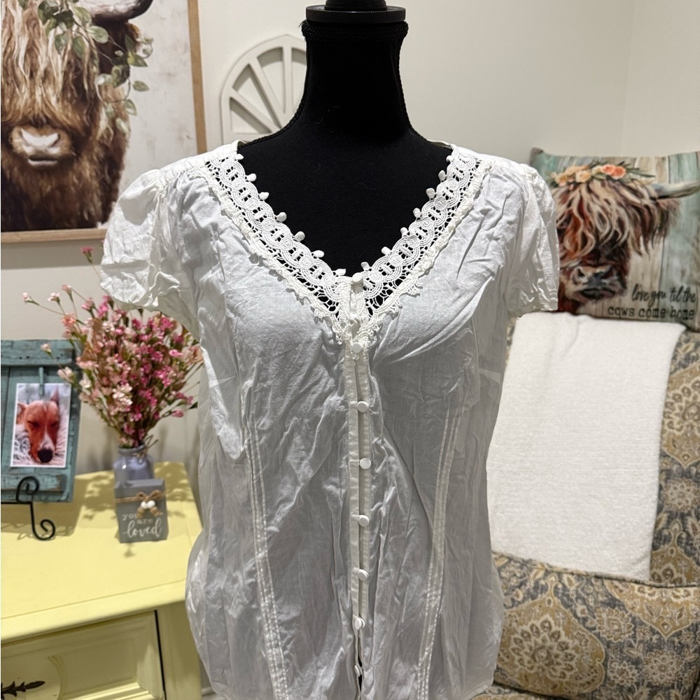 LOFT White Ruffled Buttoned Blouse